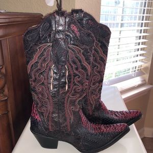 🎉 Price Drop 🎉 Corral vintage python boots